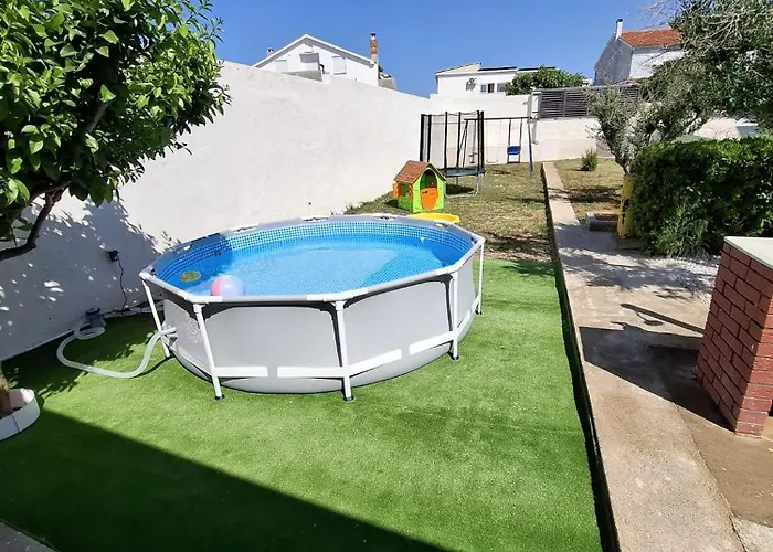 Family House Ivana With Pool * Ražanac