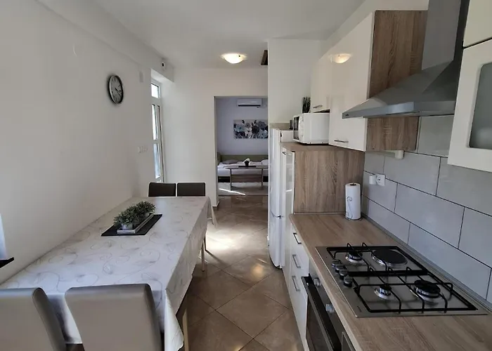 Tatil Evi Family House Ivana With Pool
