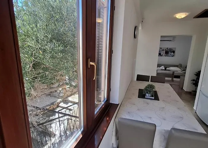 Family House Ivana With Pool * Ражанац