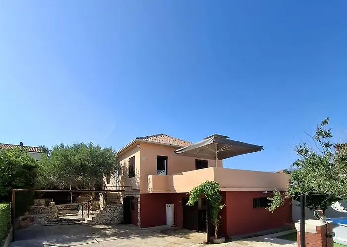 Family House Ivana With Pool * Ražanac