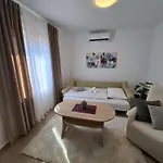 Family House Ivana With Pool Razanac