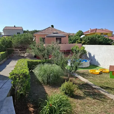 Prázdninový dům Family House Ivana With Pool Ražanac