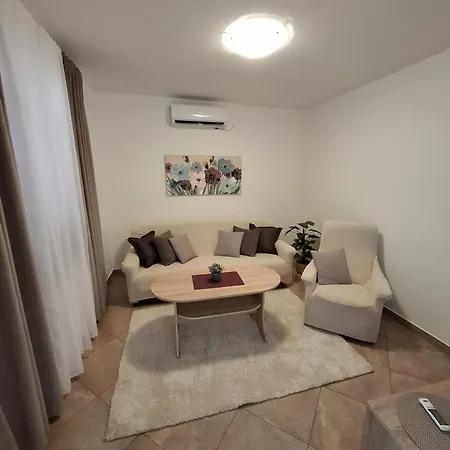Holiday home Family House Ivana Razanac