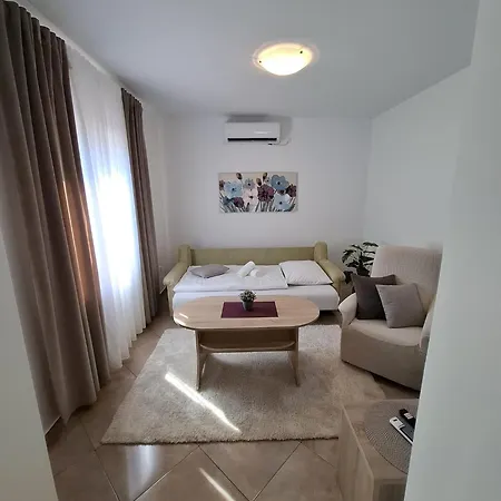 Family House Ivana With Pool