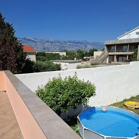 Family House Ivana With Pool Ražanac