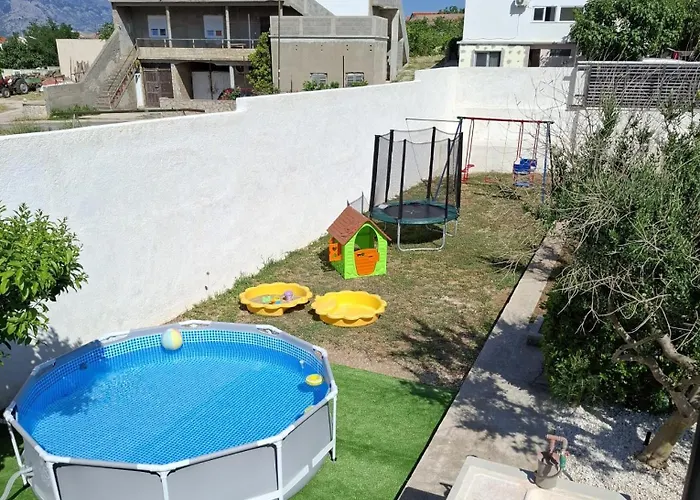 Feriehus Family House Ivana With Pool Ražanac